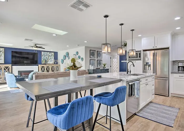 Families Welcome! Gem W/ Pool & Jacuzzi *