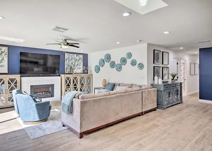 Dom wakacyjny Families Welcome! Gem W/ Pool & Jacuzzi