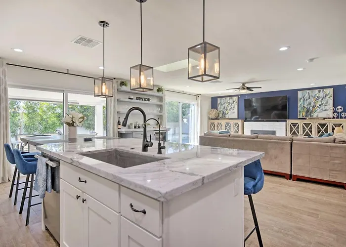 Families Welcome! Gem W/ Pool & Jacuzzi